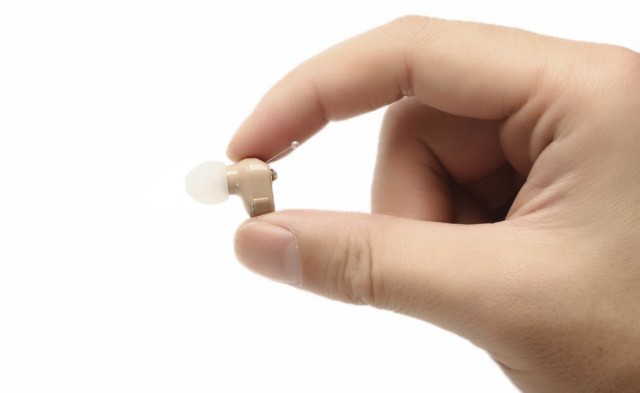 Addio alla sordità con le moderne protesi uditive 