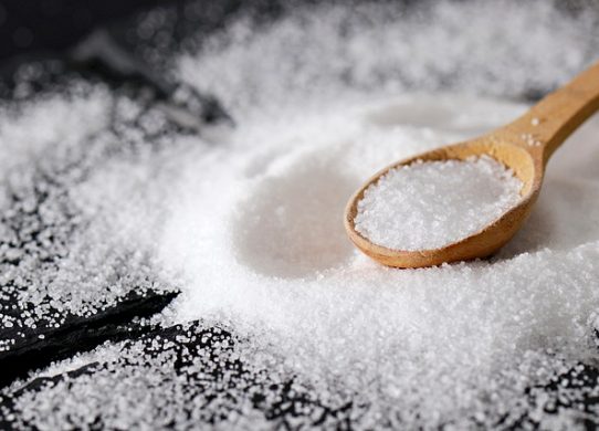 6 consigli per migliorare la salute usando meno sale