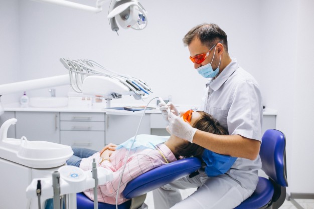 Come eseguire una corretta igiene orale dal dentista