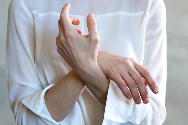 Ringiovanimento mani: i 3 trattamenti di medicina estetica più efficaci