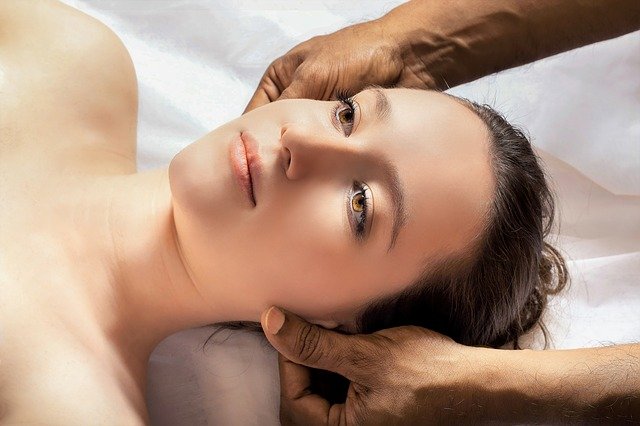 Tecnica Ayurvedica: il massaggio abhyangam ed il massaggio garbabhyangam