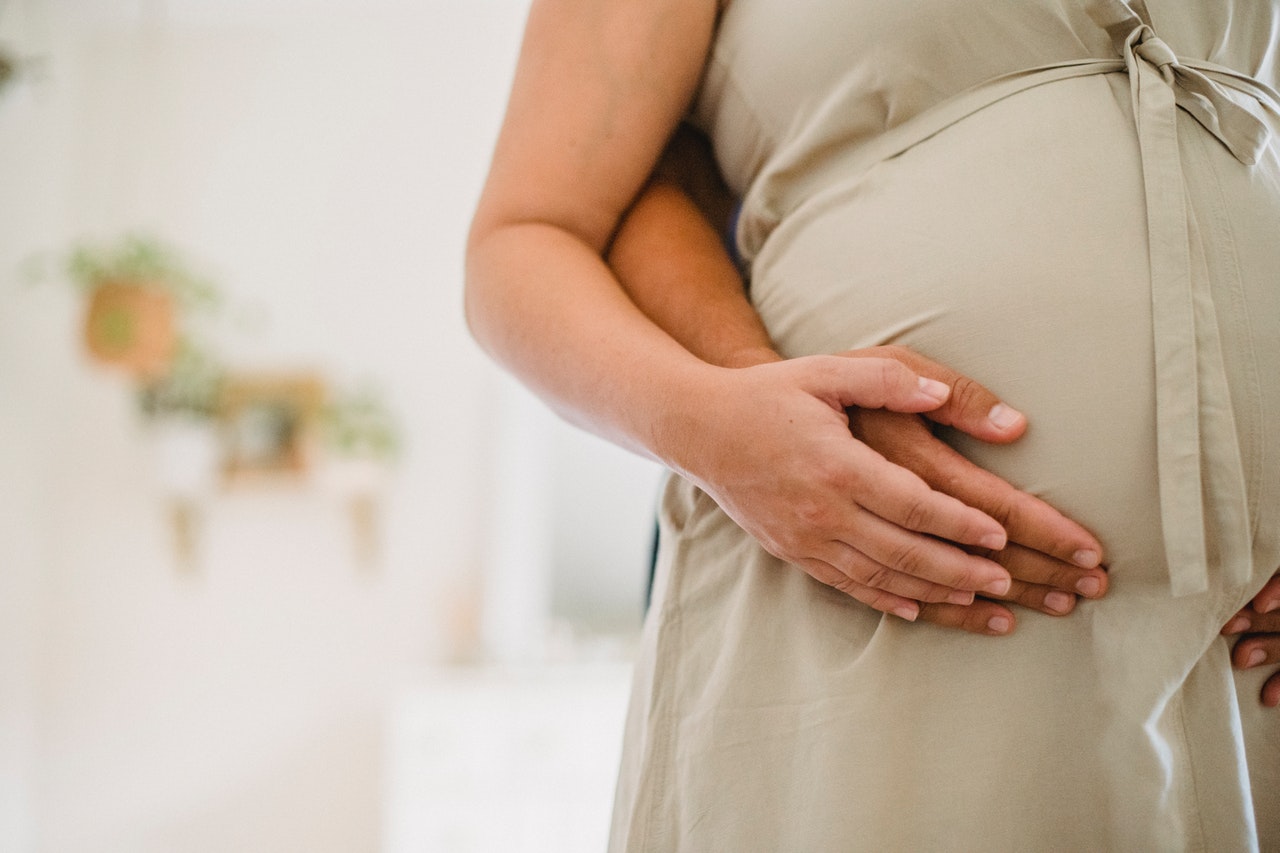 Coronavirus: tutto quello che c’è da sapere su gravidanza, parto e allattamento